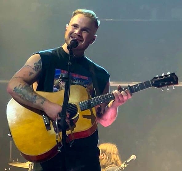 Looking for people wanting to travel to this tour.