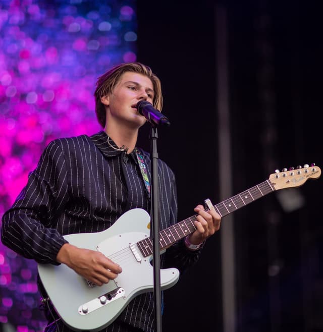 Up Ruel Full Body Anyone going to Ruel concerts? Find concert buddies